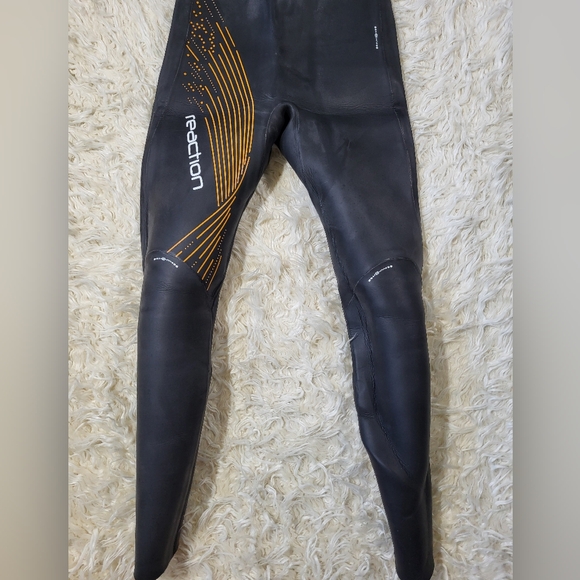 Blueseventy Men's Reaction Sleeveless Triathlon Wetsuit for Open Water Swimming - Picture 9 of 16